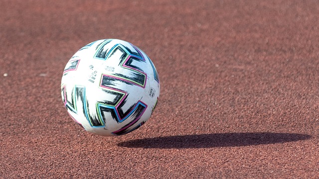 篮球湖人官宣老将复出，防守端迎来补强