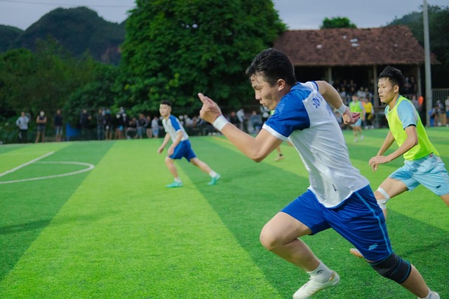 欧文突破防守助攻制胜